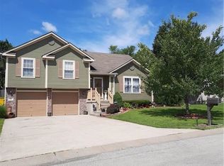 1411 NW Nicholas Dr, Grain Valley, MO 64029