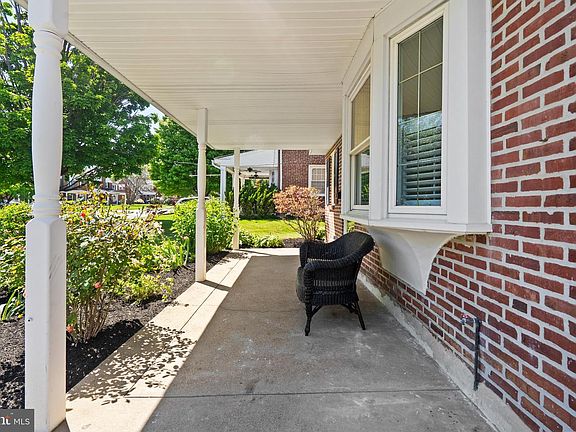 4th image of 559 Willowbrook Rd