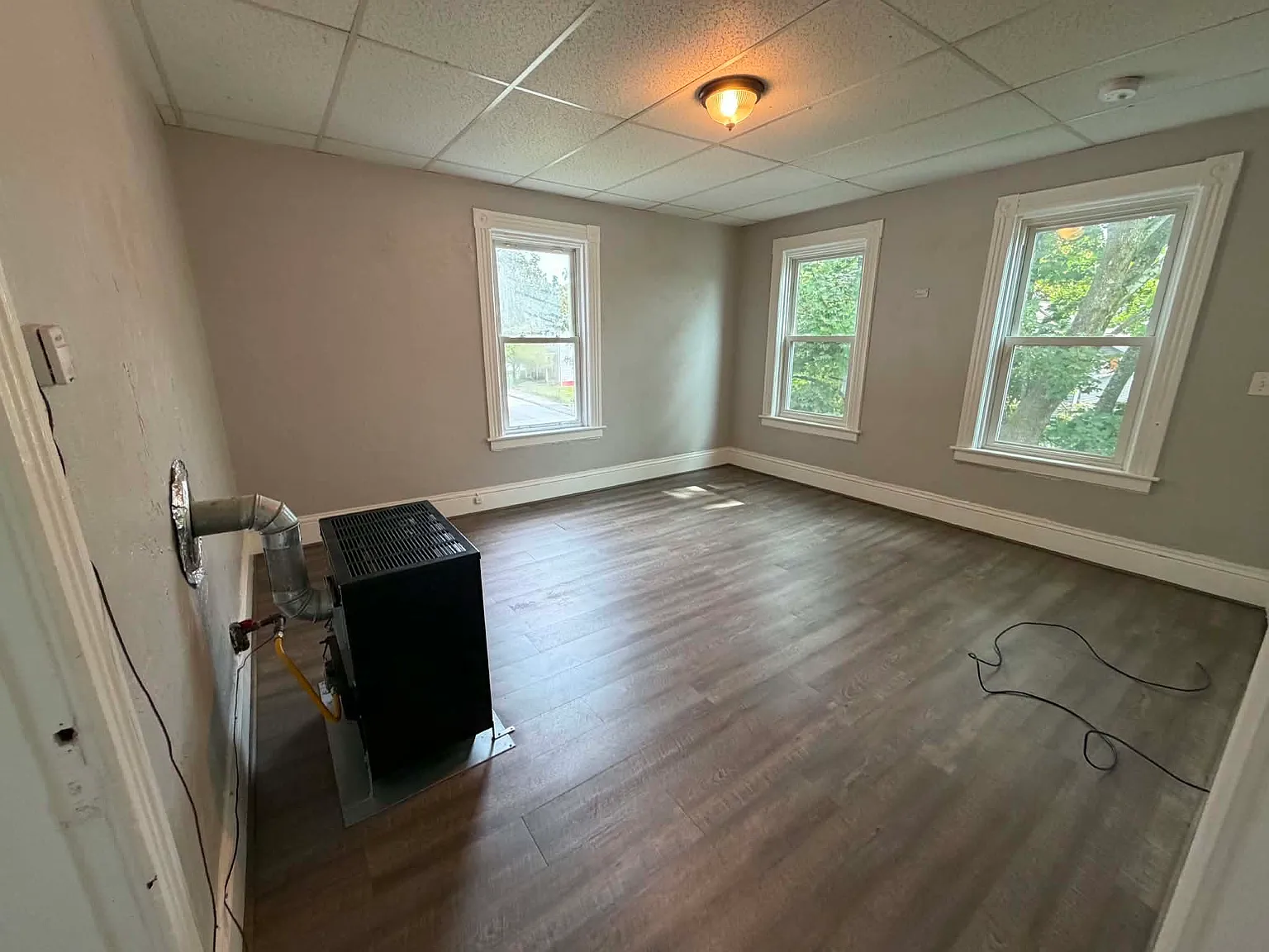 3 bed, 1092 sqft, $2,000 — Photo 2