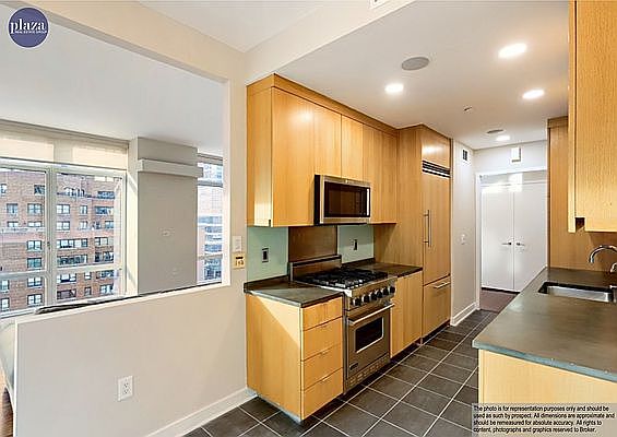 5th image of 207 E 57th St APT 17B