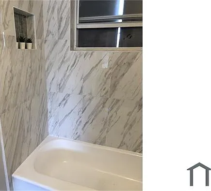 3 bed, 850 sqft, $2,100 — Photo 2
