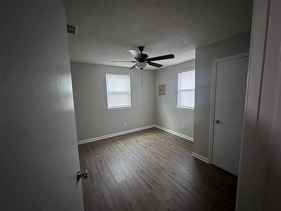 5th image of 707 Dent St