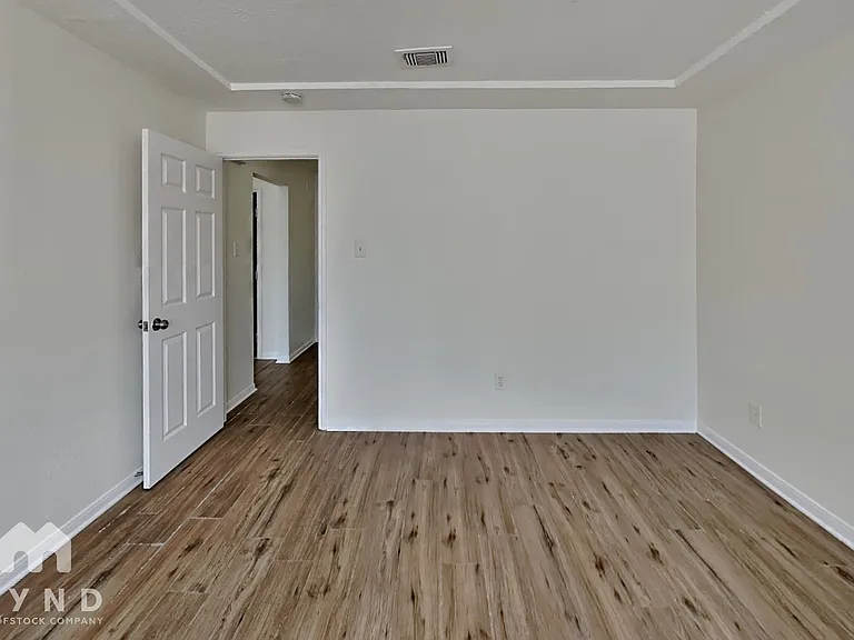 15831 Pryor Dr — Photo 8