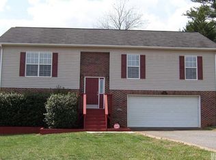 627 23rd St NW, Hickory, NC 28601