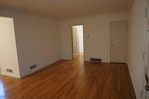 220 S Reeves Dr #220 Photo 1