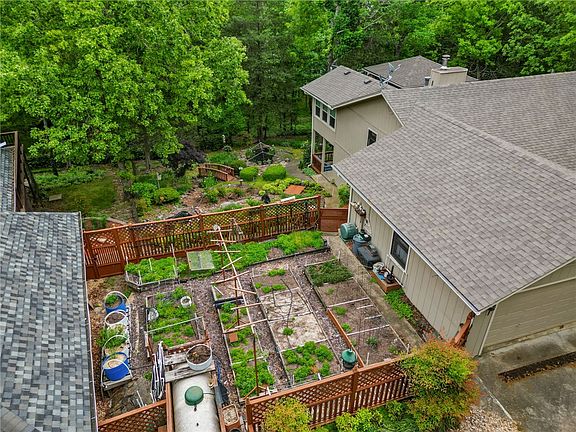 4th image of 11920 White Oak Dr