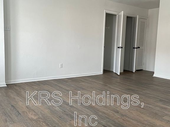 2nd image of 471 Fort Worth Ave APT C2
