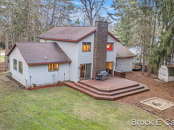5th image of 1077 Edinborough Dr