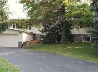 8703 Windy Hill Ct, Hobart, IN 46342