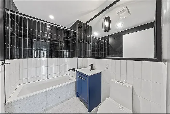 Bathroom, photo 1
