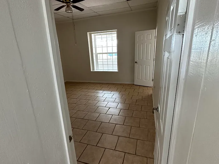 902 Orange St — Photo 13