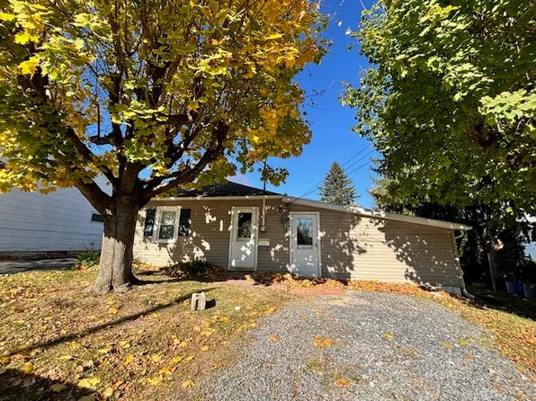 9 E North St, Nazareth, PA 18064