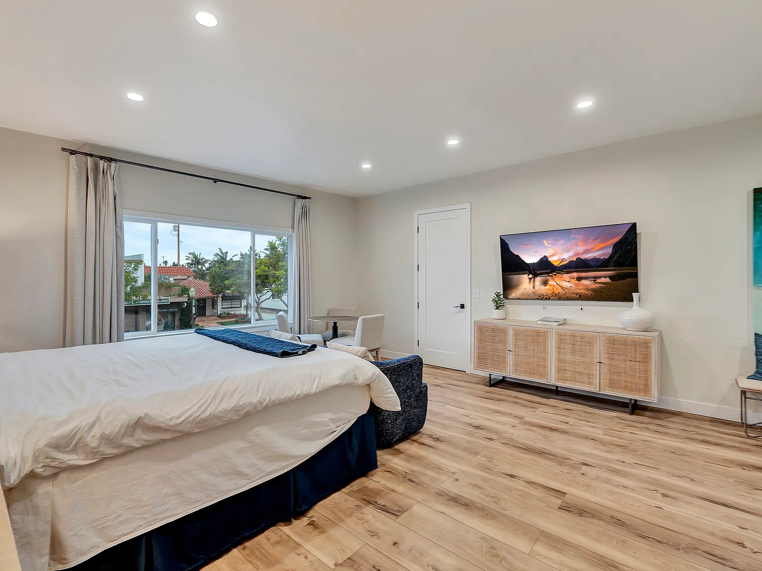 Studio, 600 sqft, $4,000 — Photo 3