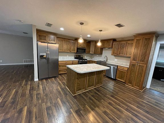 4th image of 411 W Louisa Ave