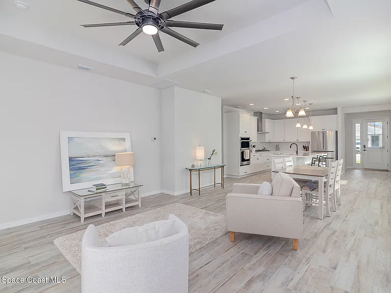 2406 Kamin Dr — Photo 6
