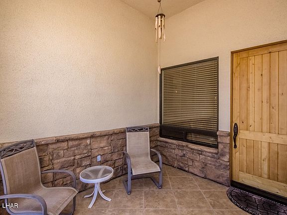 5th image of 1056 Montrose Dr