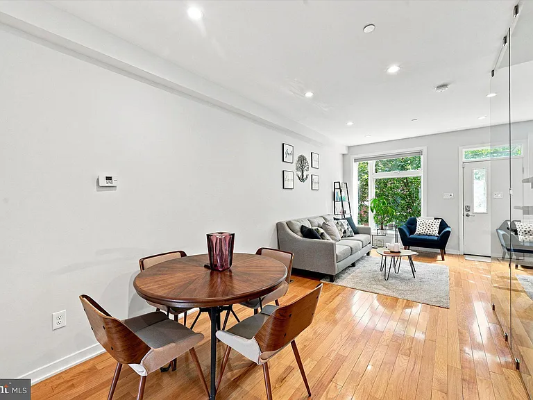 2719 Cambridge St — Photo 4