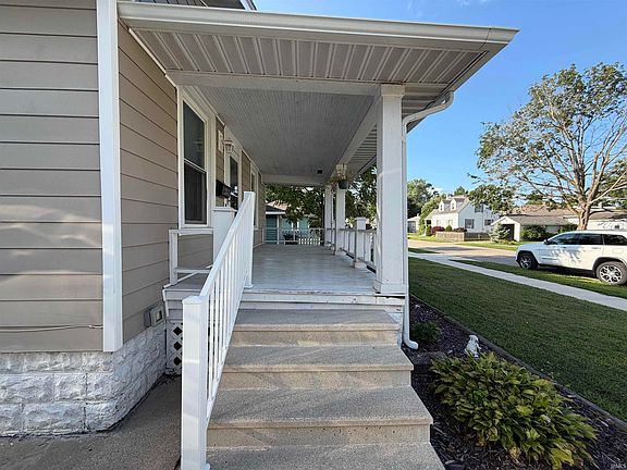 2nd image of 213 Manor Ave