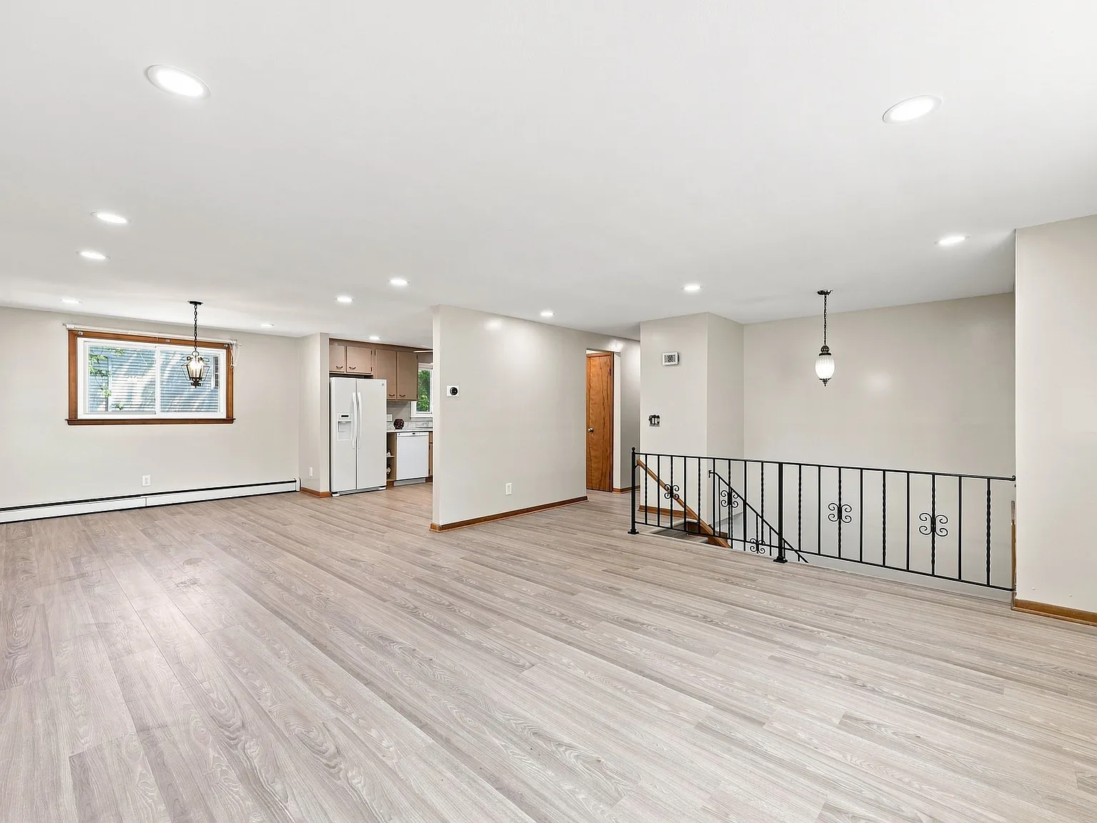 5 bed, 1919 sqft, $2,750 — Photo 3
