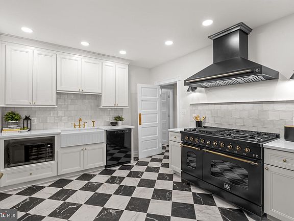 3rd image of 702 Deepdene Rd