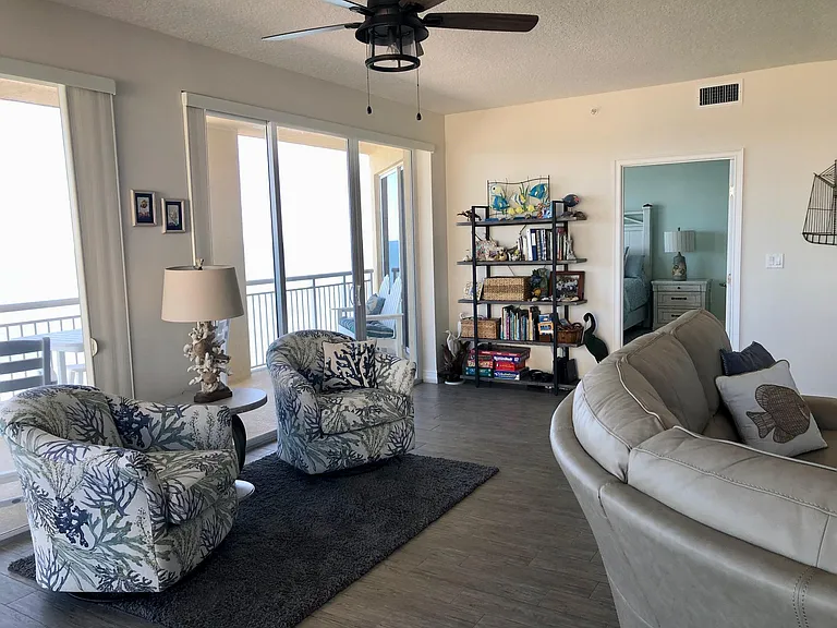 Family Room
Swivel Chairs
Games and Books