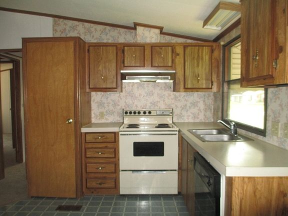 3rd image of 13 Hawthorn Dr #13