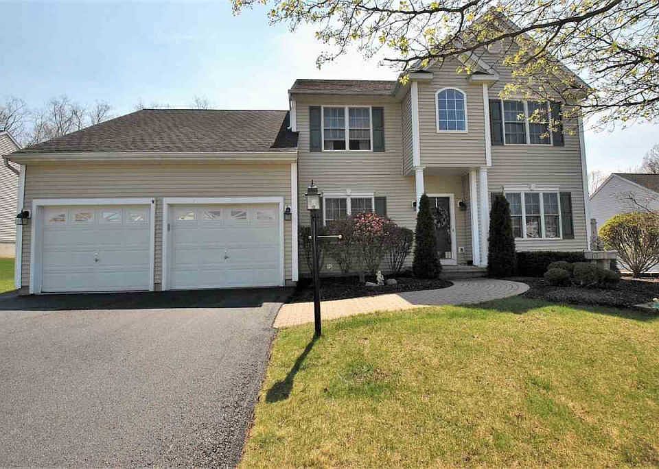1st image of 68 Shinnecock Hills Dr