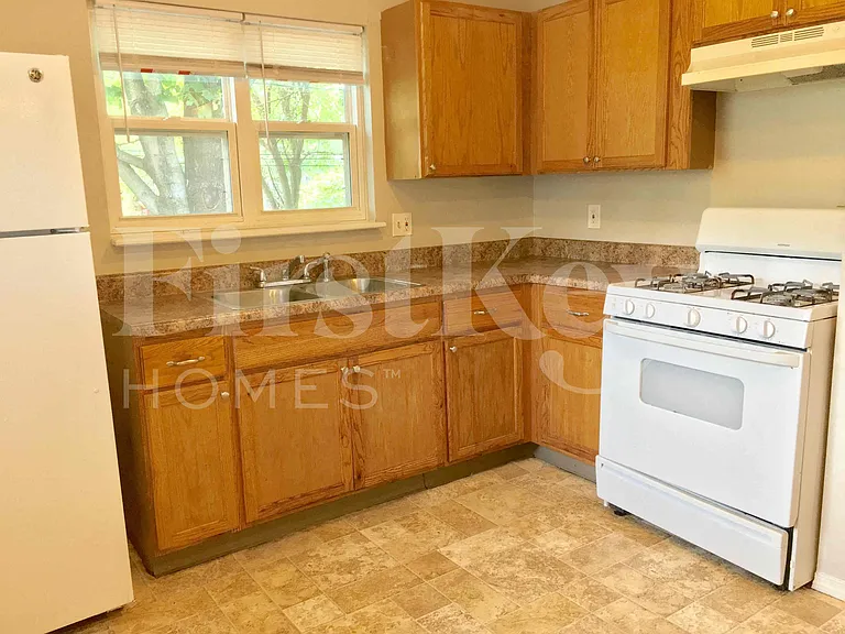 2275 Glenoro Dr — Photo 8