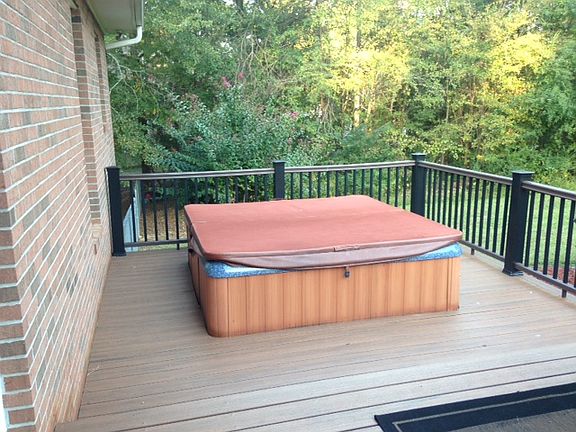 Hot Tub (seats 7)