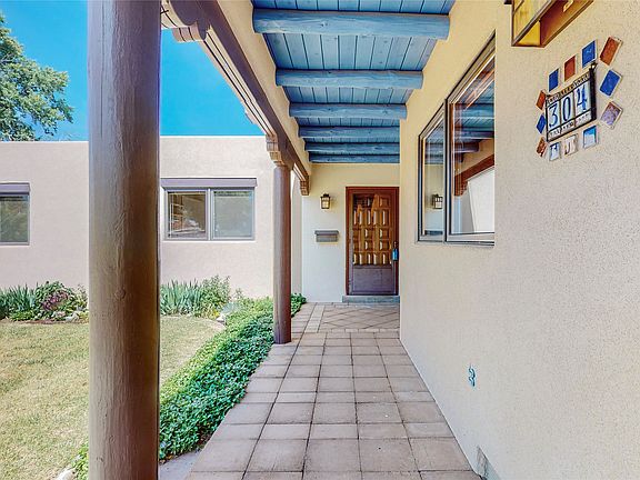 4th image of 304 Venado St