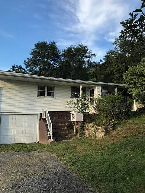 228 3rd St photo 1