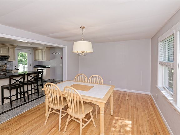 4th image of 24 Woodland Rd