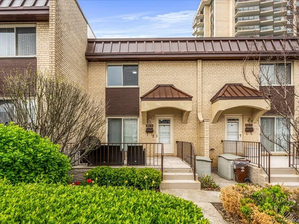 215-15 23rd Avenue #TH  10, Bayside, NY 11360