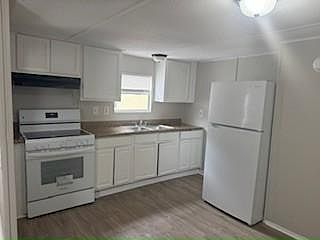 4th image of 10166 103rd St #69