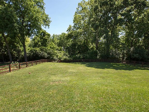3rd image of 2481 Eastridge Dr