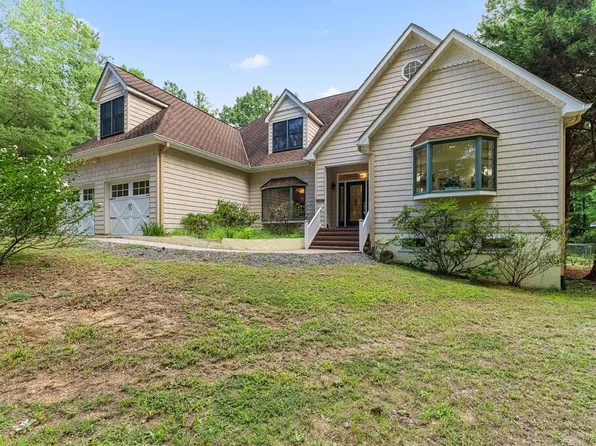 101 Pine Crest Dr, Warsaw, VA 22572