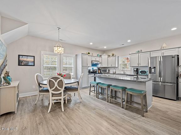 5th image of 500 Everett Glades