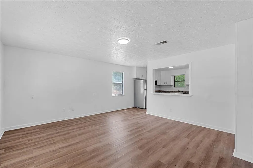 2 bed, 1.0 bath, 1000 sqft, $1,400 — Photo 3