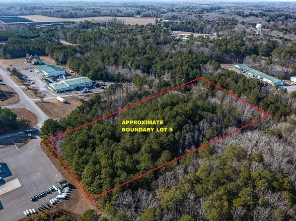 5 Technology Park Dr, Kilmarnock, VA 22482
