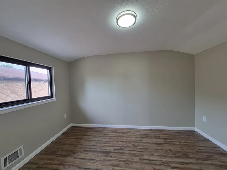 438 Travis Ave #2 — Photo 7