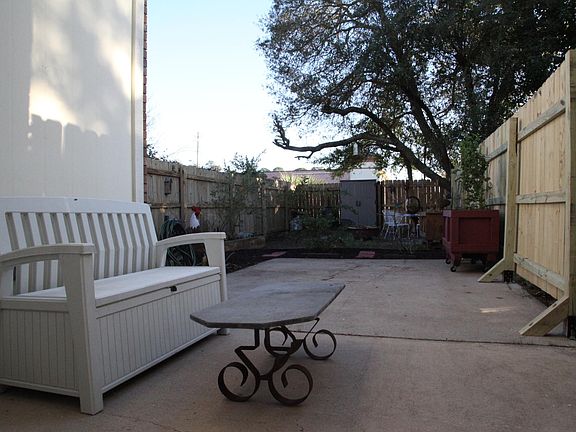 4th image of 208 1st St SE APT B