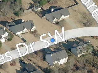 2727 Green Estates Dr, Snellville, GA 30078