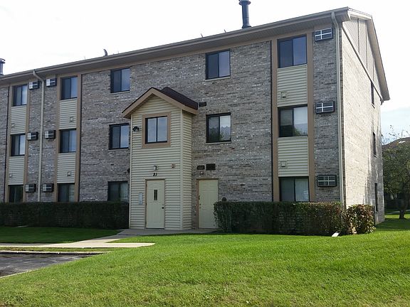 3rd image of 21 Cedar Ct APT 10