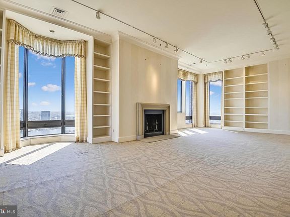 5th image of 10 E Lee St Unit 2901