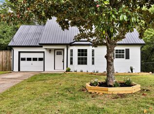 1588 Barrett Dr, Clarksville, TN 37043