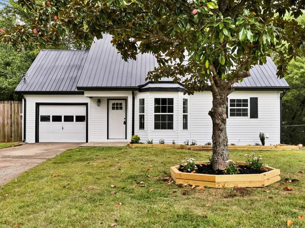 1588 Barrett Dr, Clarksville, TN 37043