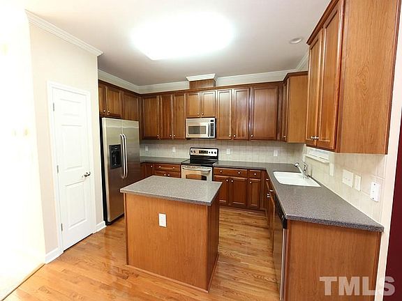 3rd image of 106 Butterbiggins Ln