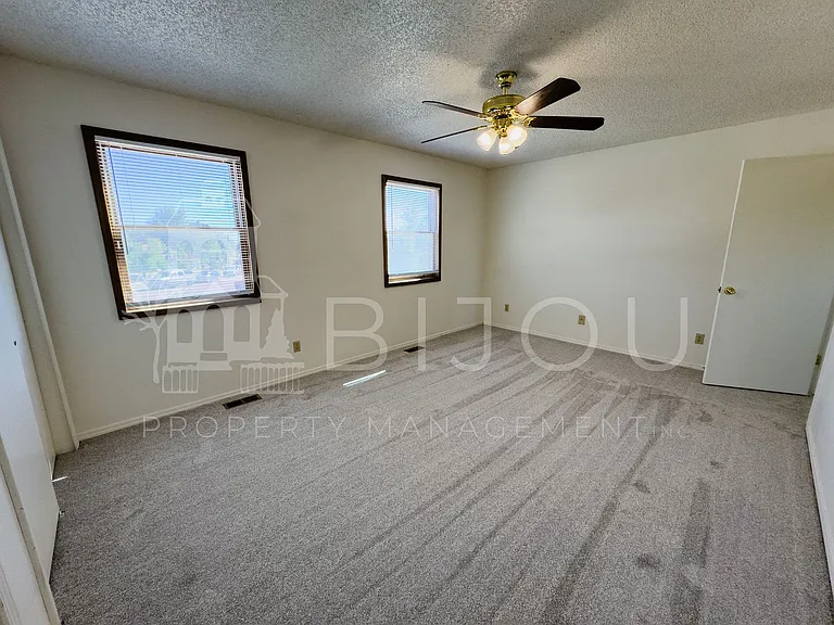 6470 Chantilly Pl — Photo 10