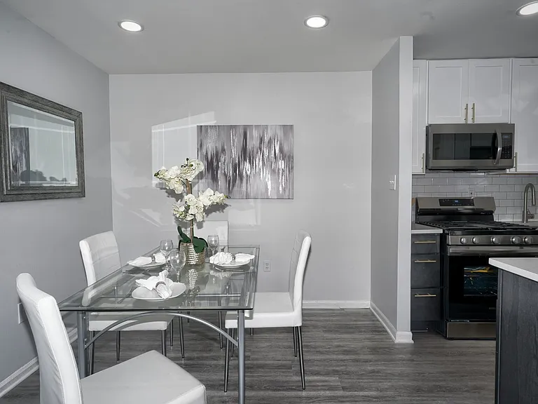 Edge at Greentree — Photo 18