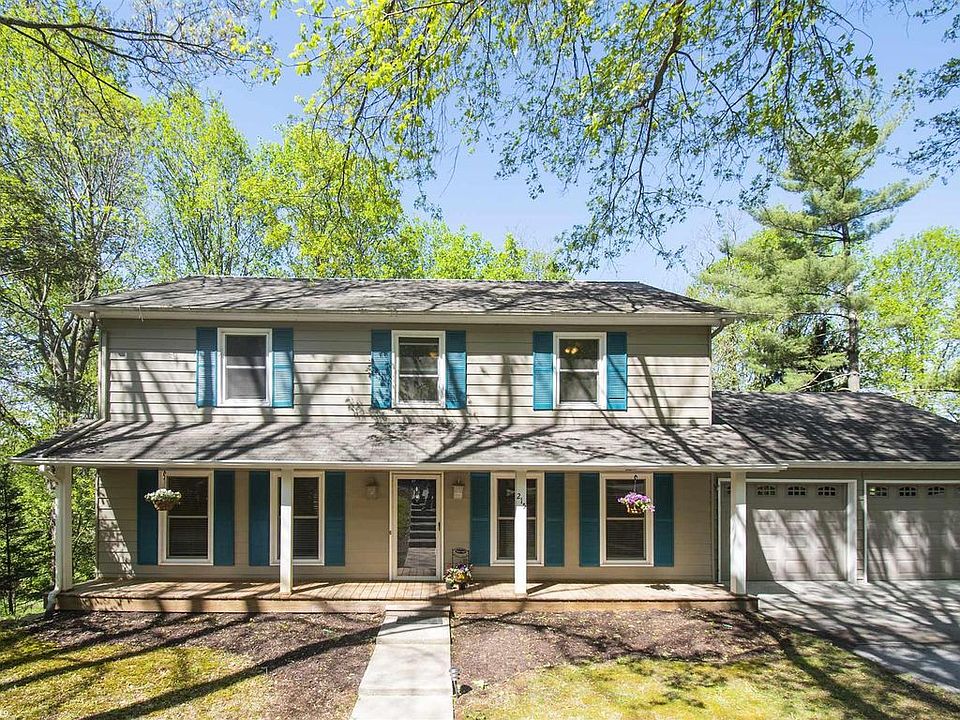1st image of 215 Pine Dr